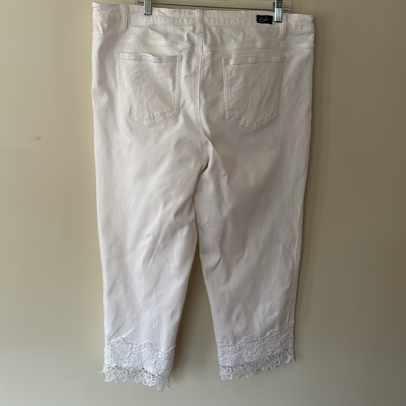 Earl Jeans White 2 Front Pockets 2 Back Patch Pockets Zipper And Button Size 20W - Picture 8 of 14
